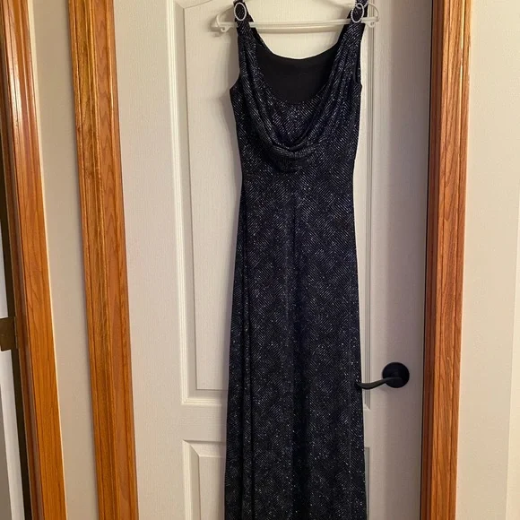 Long gown - Picture 2 of 2